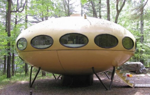 http://thewondrous.com/wp-content/uploads/2011/04/UFO-house-600x380.jpg