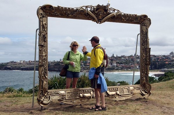 http://thewondrous.com/wp-content/uploads/2011/11/Couple-at-Frame-model-at-Sydney-Exibition-2011-600x399.jpg