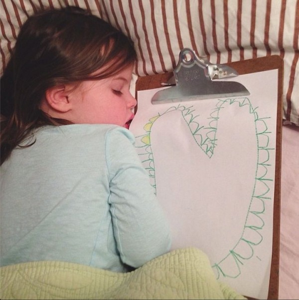 Meet Little Cute Girl Roozle Who Draws Herself to Sleep
