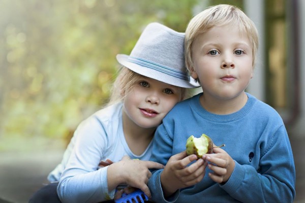 Mother Photographs Her Kids and Farm Animals 