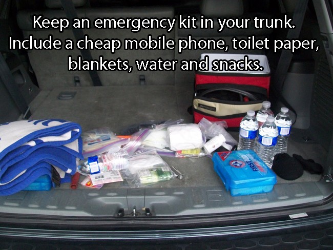 Keep An Emergency Kit in Your Trunk