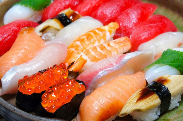 Sushi means 'Raw fish'