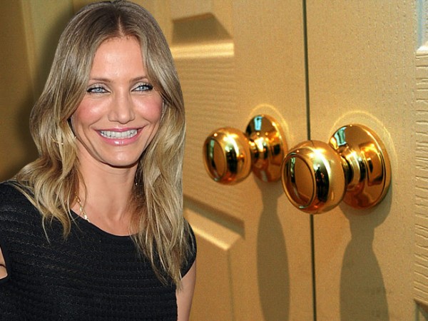 Cameron Diaz apprently has a phobia of door knobs. Luckily she alwasya has a man at her side to open doors for her.