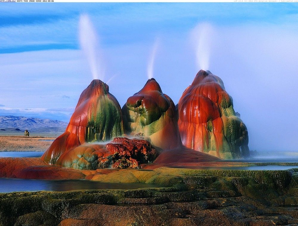 Fly Geyser in Hualapai Valley