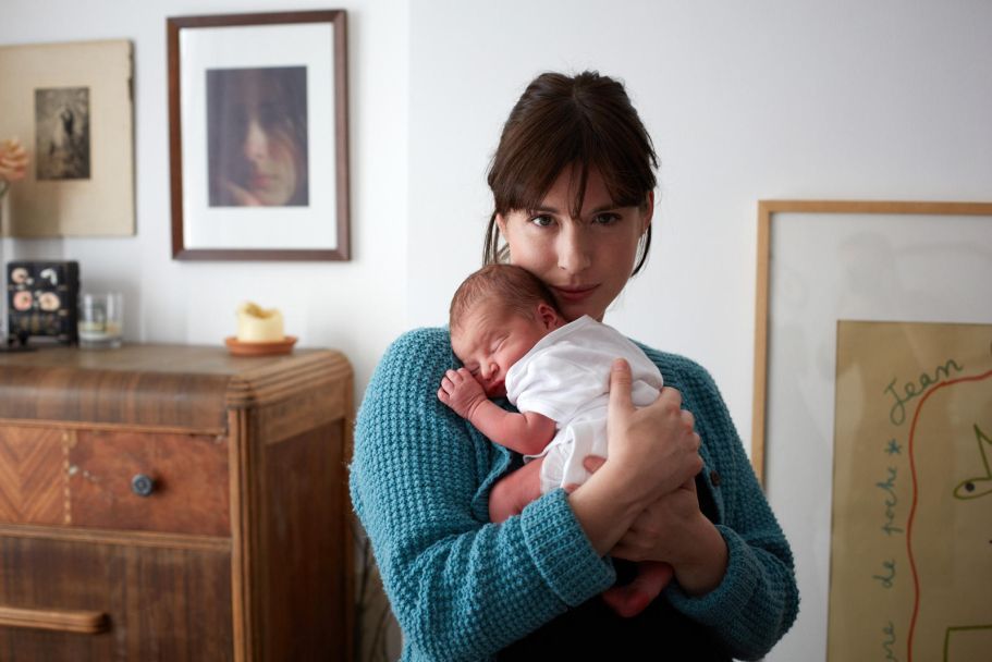 Beautiful Portraits of Mothers with Their One-Day-Old Babies