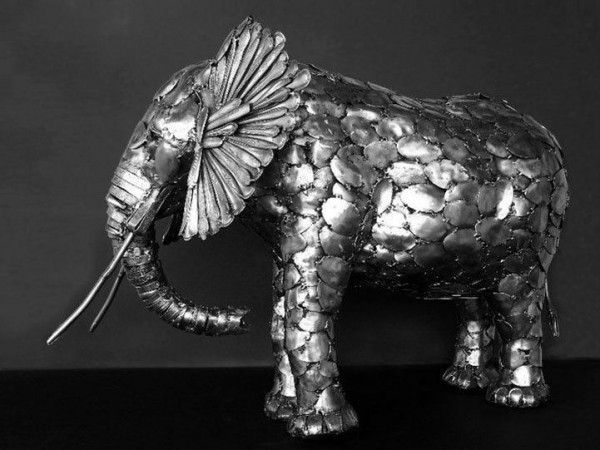Incredible Sculptures made out of cutlery