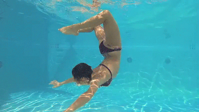 17 Of The Most Awesome Underwater GIFs We Can See Forever