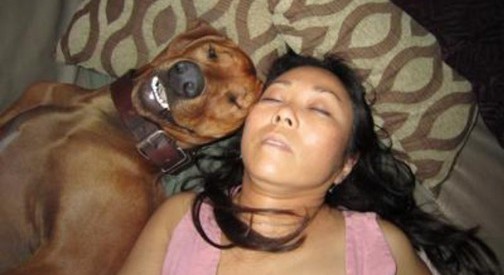 30 People Sleeping With Dogs And Its The Most Adorable Thing You Will See Today