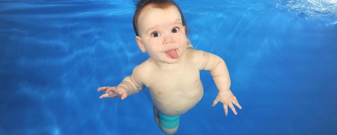 22 Of The Cutest Widescreen Wallpapers Of Underwater Babies