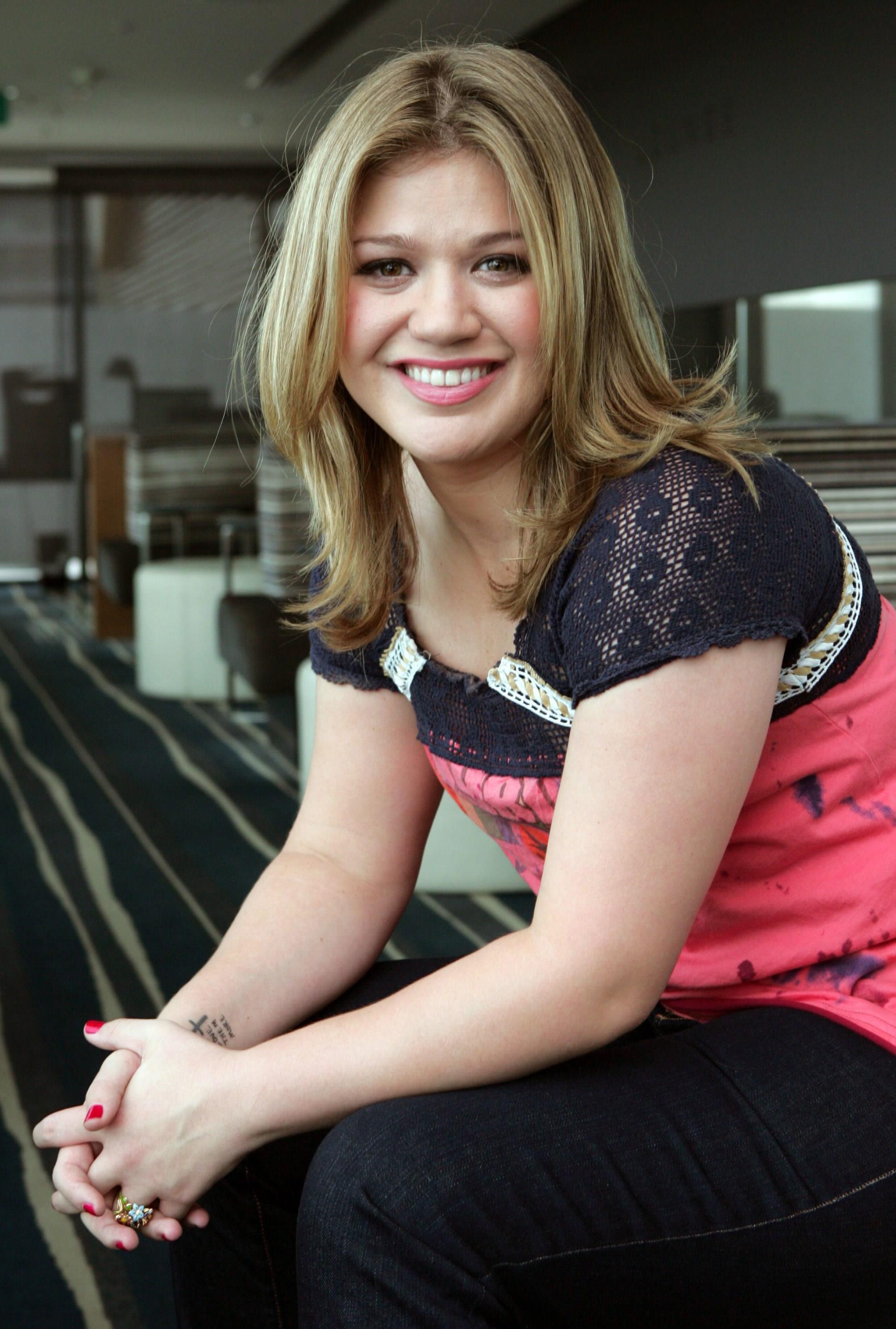 pics of kelly clarkson