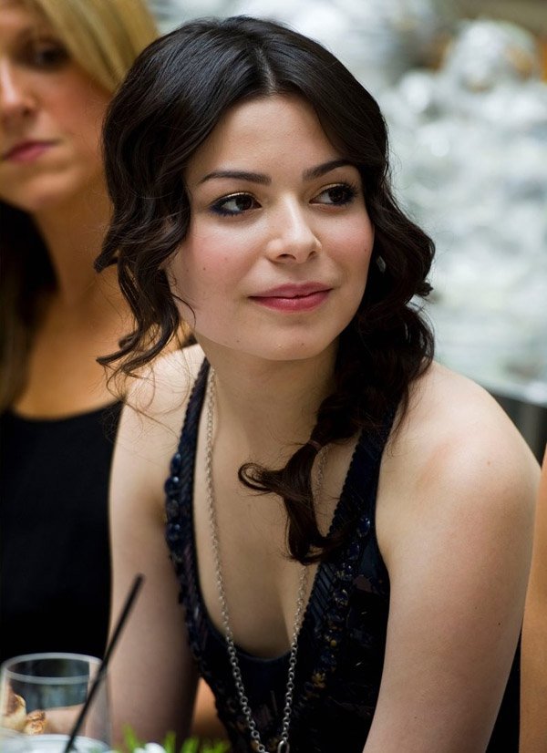 The 21 Sexiest Miranda Cosgrove Photos Of All Time