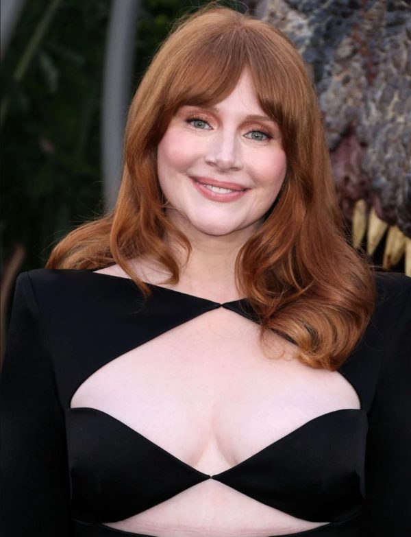 Bryce Dallas Howard Cleavage Photos