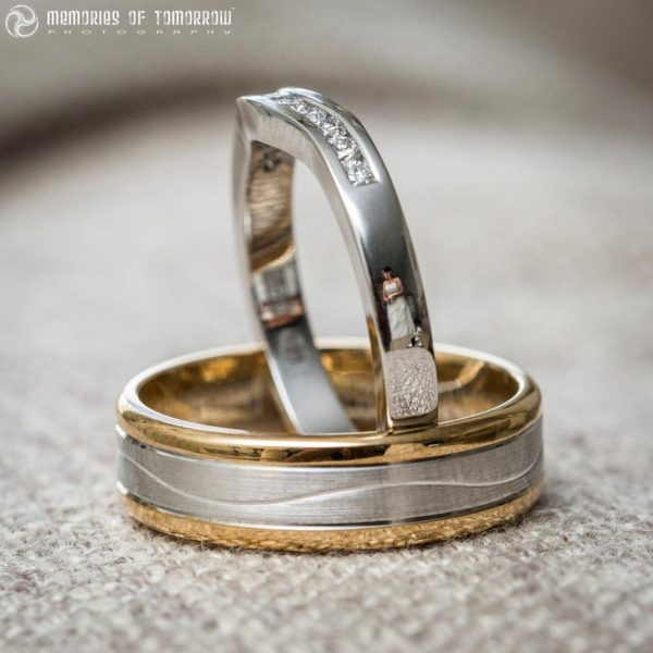 Wedding Photographer Creates Dreamy Reflections on Wedding Rings