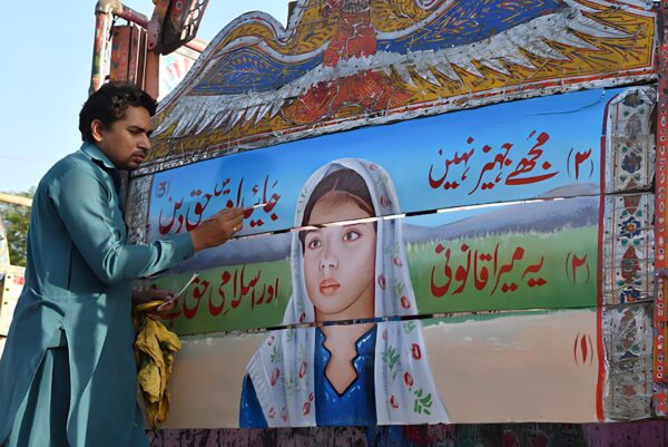 Creatively Decorated Trucks To Find Missing Children of Pakistan